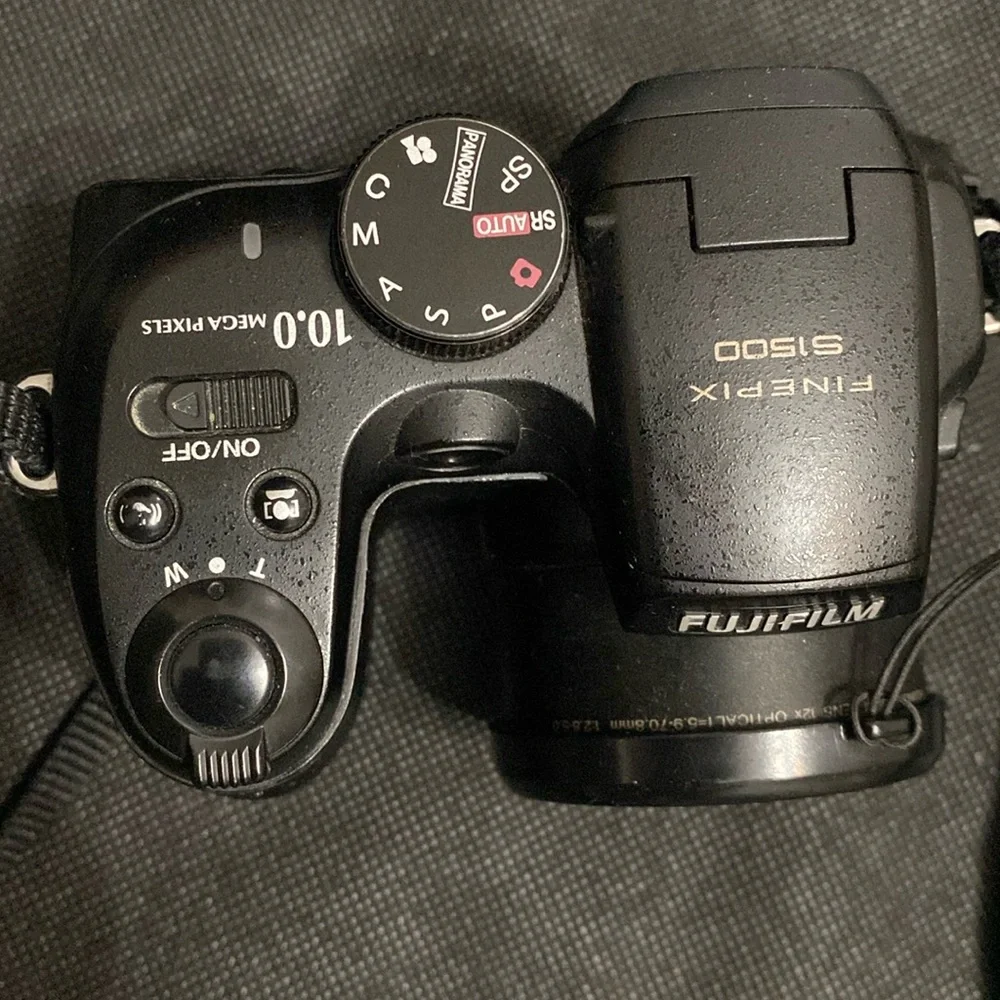 Fujifilm S1500 10MP Digital Camera, 12x Optical Zoom, Dual Image Stabilized used